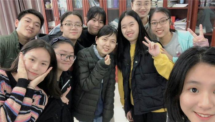 2019我和老師合張影(圖12)