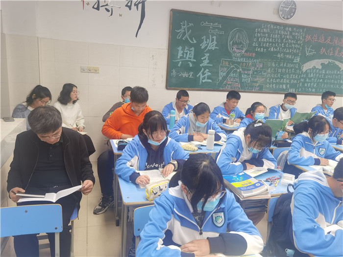 指引新課程新教材實(shí)施之路 構(gòu)建教師專業(yè)成長(zhǎng)三重境界(圖1)