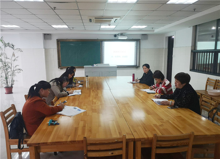 指引新課程新教材實(shí)施之路 構(gòu)建教師專業(yè)成長(zhǎng)三重境界(圖9)