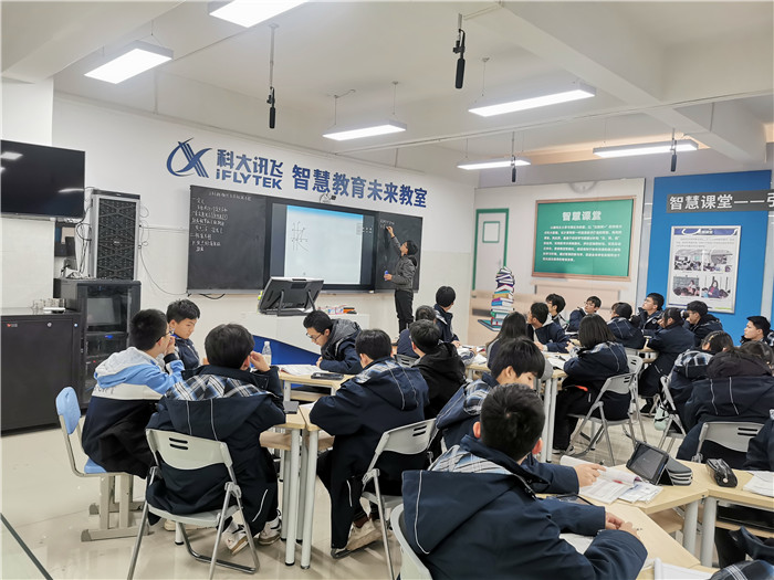 高二級(jí)部：同課異構(gòu)締結(jié)友誼、教研興校開拓天地(圖2)