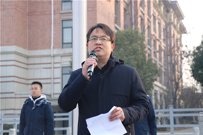 國旗下講話：向奮斗者致敬，給追夢者點贊，為奔跑者鼓掌，向違紀者亮劍（20210104）(圖5)