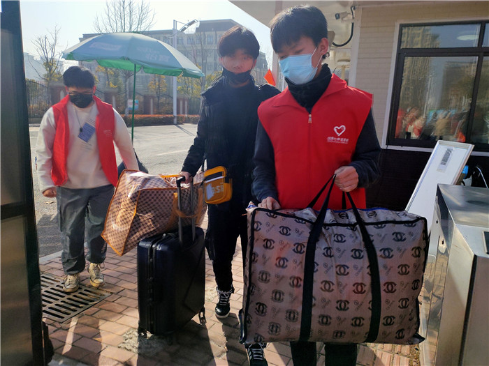 團(tuán)委:離校步履總匆忙，志愿服務(wù)暖心房(圖3)