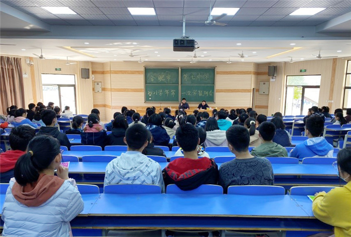 高一級(jí)部：強(qiáng)化課代表管理作用，形成兩語趕學(xué)趕超氛圍(圖4)