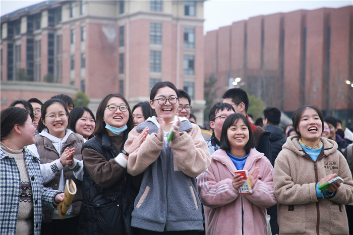 高三級(jí)部:犇騰新時(shí)代 奮蹄新征程(圖2)