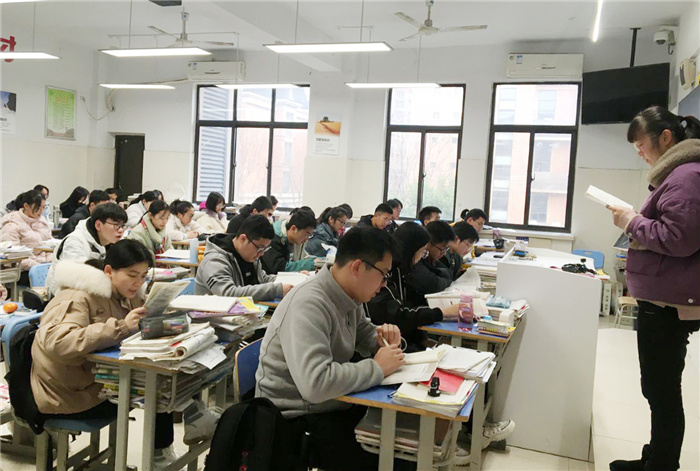 高三級部:班班有書聲 沖刺有精神(圖2)