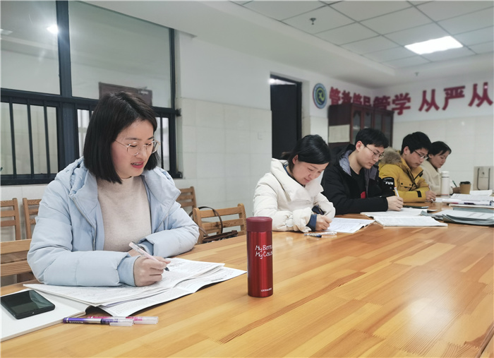 高三級(jí)部:聚焦理論學(xué)習(xí) 創(chuàng)新高考備考(圖2)