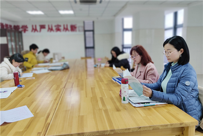 高三級(jí)部:聚焦理論學(xué)習(xí) 創(chuàng)新高考備考(圖3)