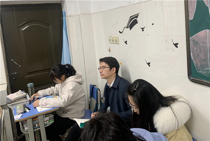 高二級(jí)部：推門(mén)聽(tīng)課日日新，教研相長(zhǎng)節(jié)節(jié)高(圖10)