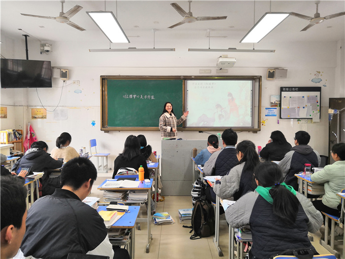 高二級(jí)部：推門(mén)聽(tīng)課日日新，教研相長(zhǎng)節(jié)節(jié)高(圖7)