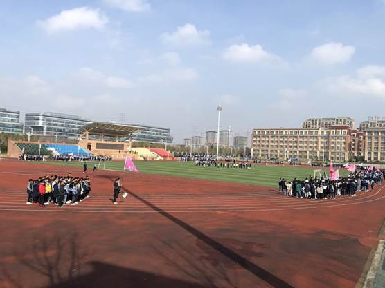 高二級部:陽光體育大課間 激情跑操促健康(圖1)