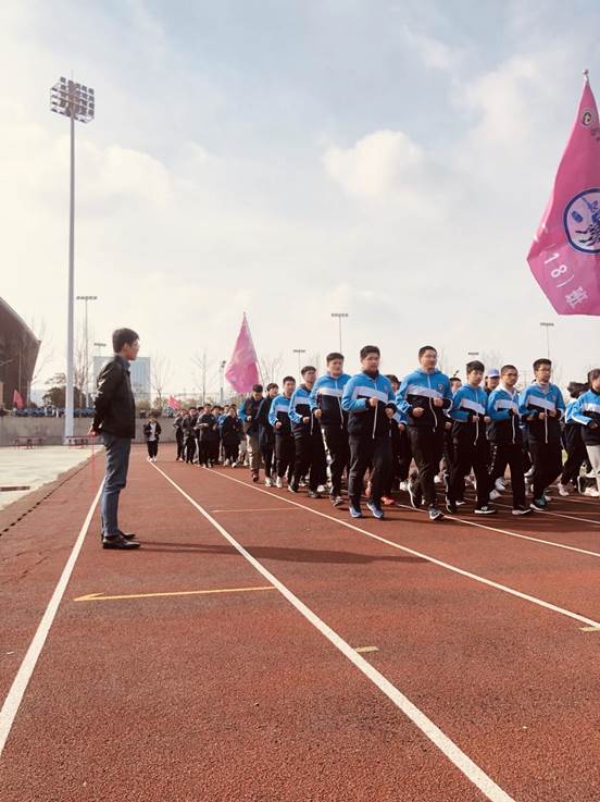 高二級部:陽光體育大課間 激情跑操促健康(圖5)
