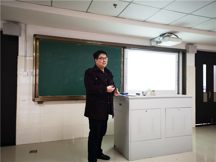 數(shù)學(xué)組:立足智慧課堂 強(qiáng)化教學(xué)研討(圖1)