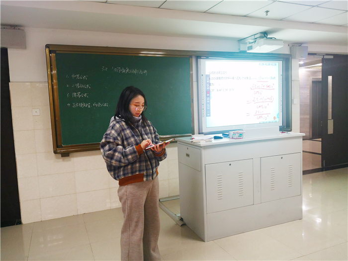 數(shù)學(xué)組:立足智慧課堂 強(qiáng)化教學(xué)研討(圖5)