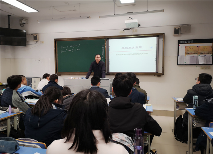 高二級(jí)部：兼聽增新知，互評(píng)促成長(圖2)