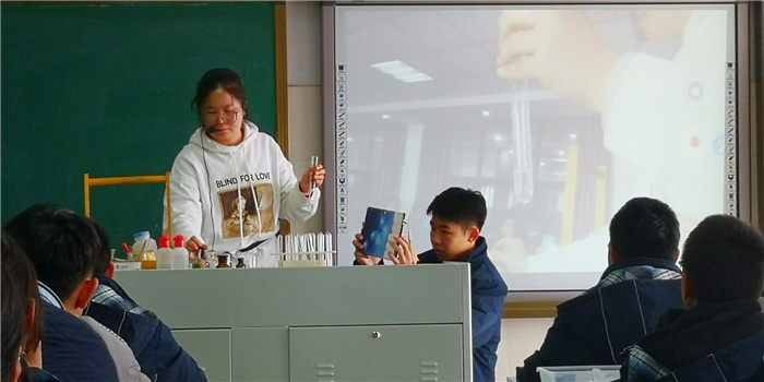 高二級(jí)部：兼聽增新知，互評(píng)促成長(圖3)