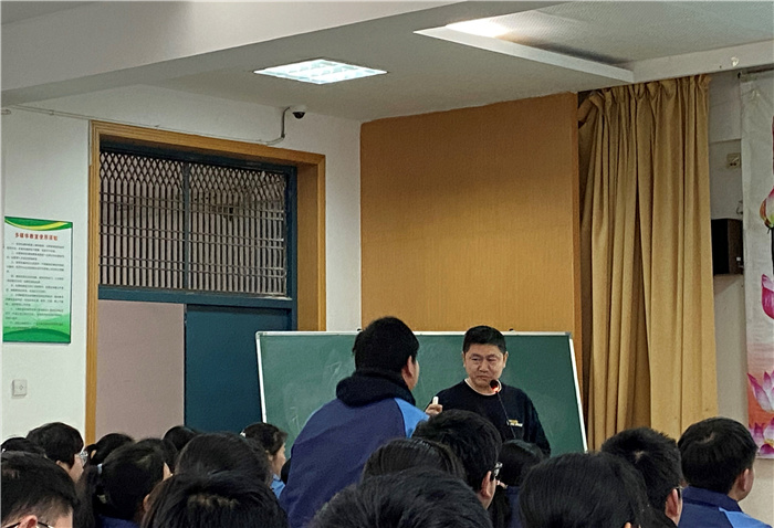 高一級部:續(xù)乘歷史教育經(jīng)驗之巨輪 展現(xiàn)單元教學(xué)風(fēng)采之俠氣(圖3)