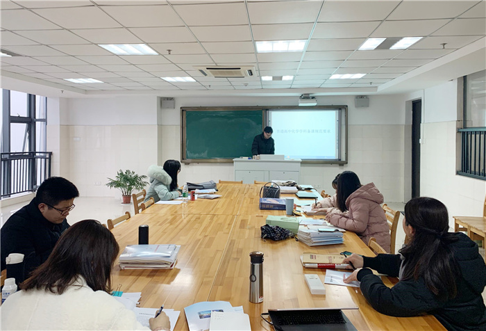 高三級(jí)部：凝心聚力共教研，教育教學(xué)促發(fā)展(圖1)