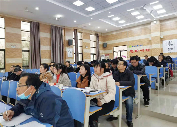 高一級部：推進(jìn)數(shù)學(xué)新課程開展，落實(shí)培訓(xùn)新教材實(shí)施(圖2)