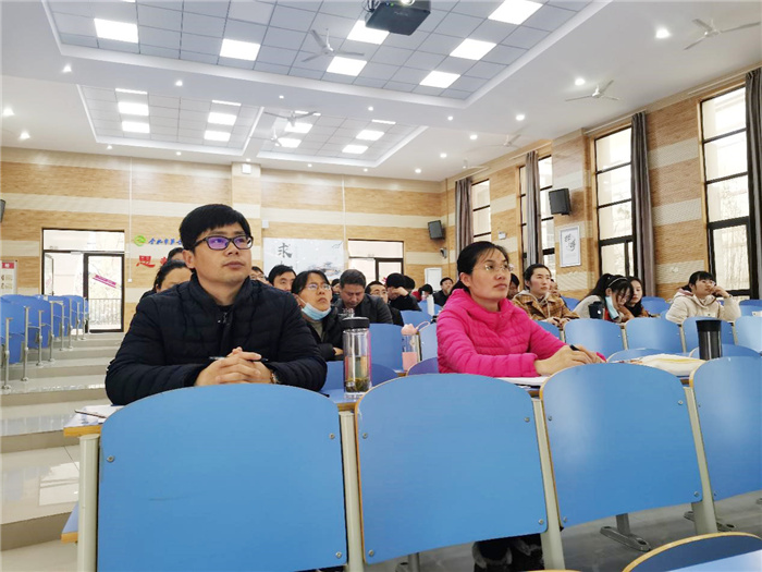 高一級部：推進(jìn)數(shù)學(xué)新課程開展，落實(shí)培訓(xùn)新教材實(shí)施(圖3)