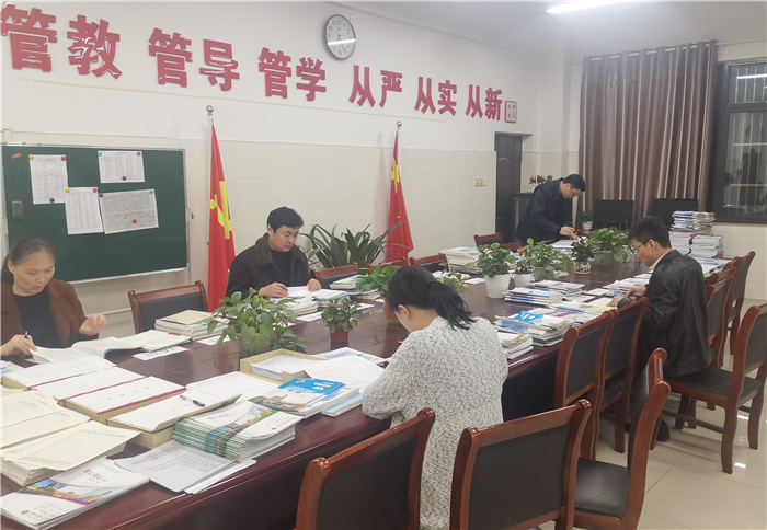 高二級(jí)部:常規(guī)奠定品質(zhì) 品質(zhì)決定未來(圖1)