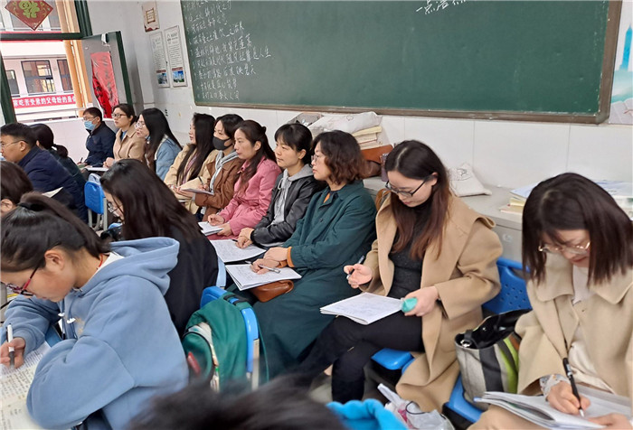 高三級部：齊心教研春風(fēng)化雨，共同交流潤物無聲(圖1)