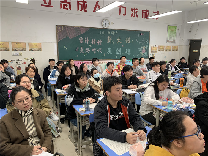 高三級(jí)部:深度研究 坦誠(chéng)分享 相互啟發(fā) 明確方向(圖3)