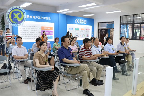 合肥七中與科大訊飛建立示范校合作，全國首個“智慧教育未來教室”落成(圖10)