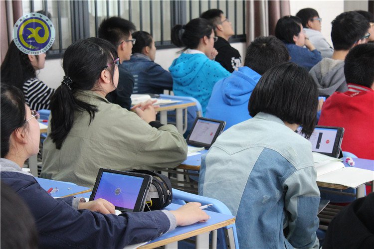 魁崛七中并舉科教德研 智慧七中力塑未來(lái)人才(圖6) 智慧作業(yè).jpg