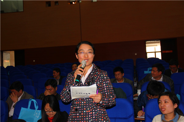  ——2015屆高三系列工作側(cè)記      時光飛逝，轉(zhuǎn)眼間，2015年的高考已迫在眉睫，有著多年備戰(zhàn)高考經(jīng)驗的七中人深知(圖4)