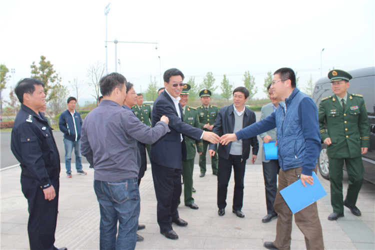 省政府考核組蒞臨七中檢查消防安全工作(圖1)