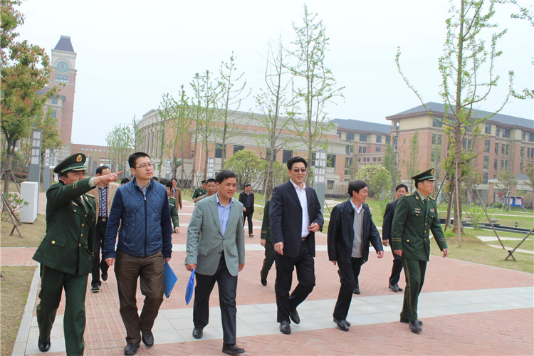 省政府考核組蒞臨七中檢查消防安全工作(圖2)