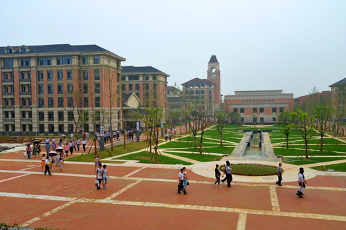 《合肥日?qǐng)?bào)》探訪合肥七中新校區(qū)（下）(圖2)