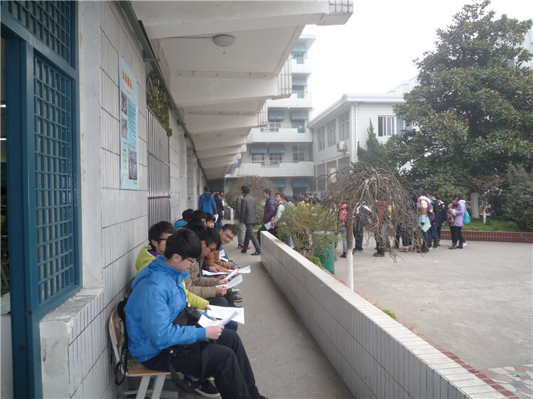 以人為本 服務(wù)考生(圖4)