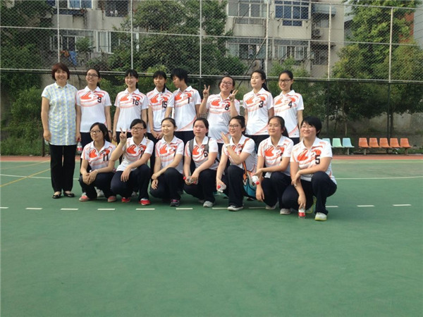 沐浴體育陽(yáng)光，放飛青春夢(mèng)想(圖1)