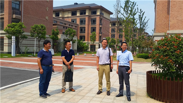 市教育局領導檢查開學工作(圖2)