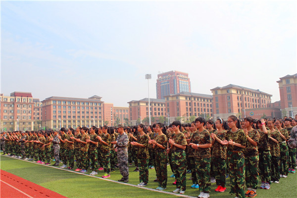 軍訓(xùn)號(hào)角吹響  學(xué)子夢想起航(圖6)