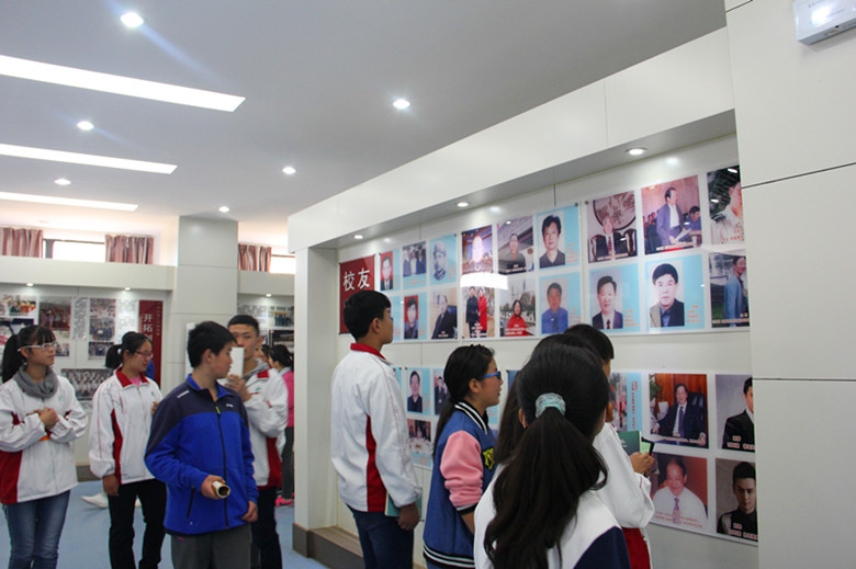 夢(mèng)園中學(xué)師生再赴七中參觀交流(圖2)