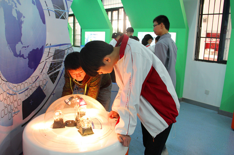 夢(mèng)園中學(xué)師生再赴七中參觀交流(圖3)