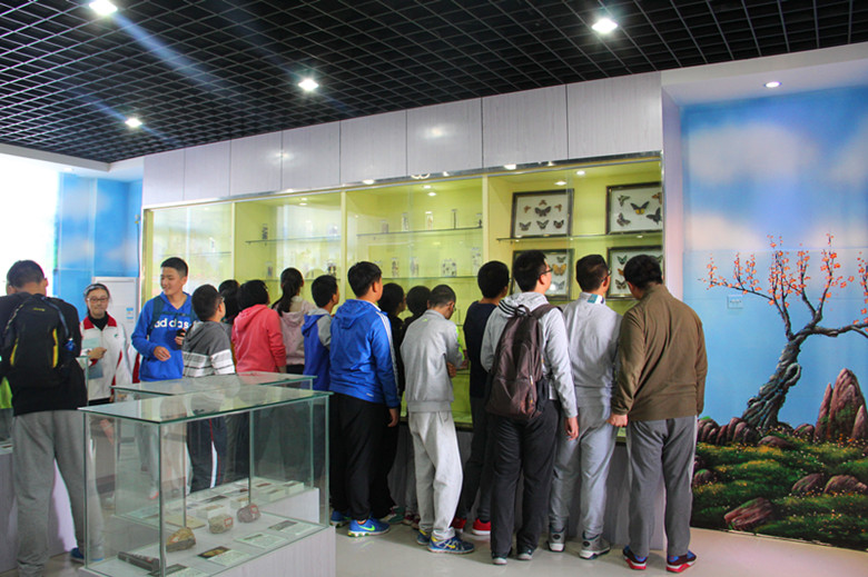 夢(mèng)園中學(xué)師生再赴七中參觀交流(圖4)