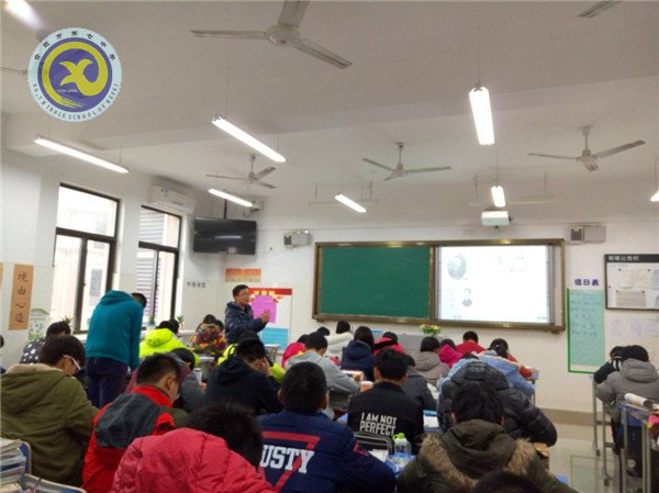 同課異構(gòu)創(chuàng)新意 以老帶新促發(fā)展(圖1)