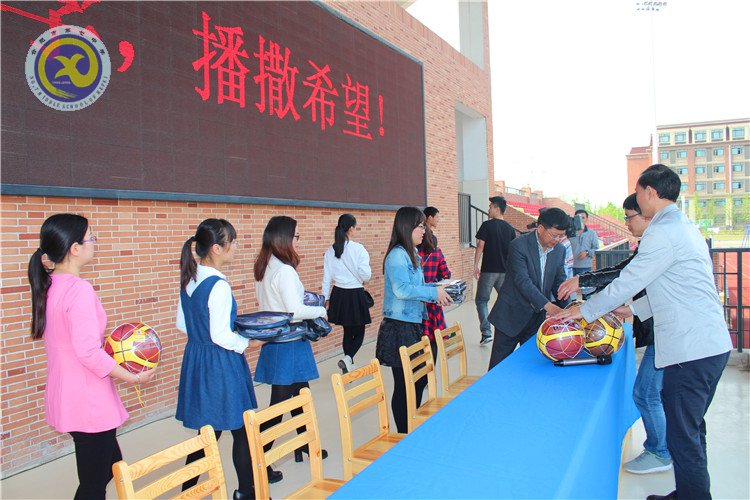 用愛(ài)心播撒希望，將知識(shí)送到山村(圖7)