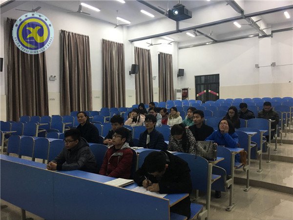 黨員齊聚滿堂靜 深入學習講看齊(圖1)