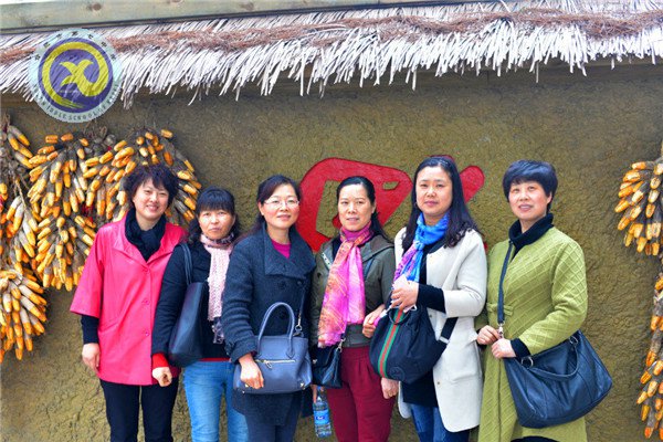 喜迎“三八節(jié)”，快樂萬佛行(圖2)