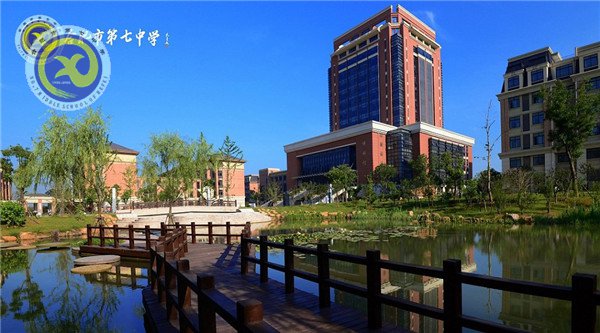 嚴(yán)慈相濟 青春花開(圖1)