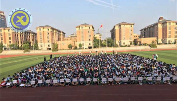 高三動(dòng)員鼓士氣   題名金榜日可待(圖2)