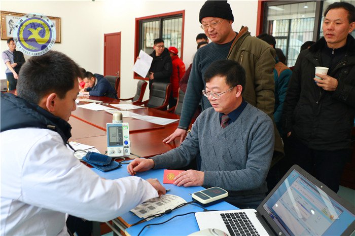 獻(xiàn)血車開進(jìn)校園，愛心溢滿人間(圖5)