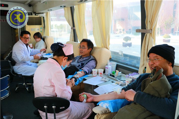 獻(xiàn)血車開進(jìn)校園，愛心溢滿人間(圖8)
