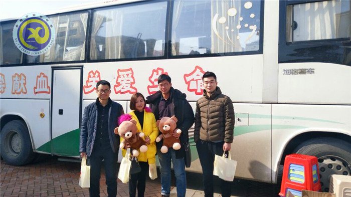 獻(xiàn)血車開進(jìn)校園，愛心溢滿人間(圖10)