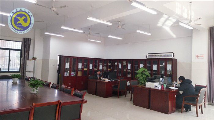 春暖花開迎開學(xué)，統(tǒng)籌各方新起航(圖2)