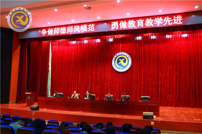 手執(zhí)奮進(jìn)之筆，譜寫(xiě)師德風(fēng)采(圖4)